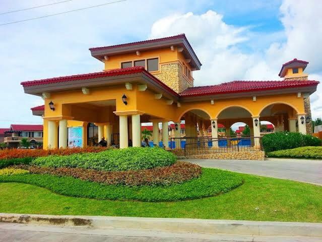 Relaxing Home At Camella Bacolod, Near Airport, Rockwell, Terminals, Famous Resto Exterior foto
